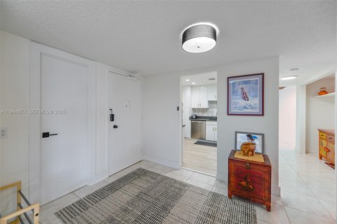 Condominio en alquiler en Hallandale Beach, Florida, 3 dormitorios, 165.37 m2 № 2060145 - foto 14