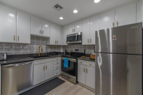 Condominio en alquiler en Hallandale Beach, Florida, 3 dormitorios, 165.37 m2 № 2060145 - foto 12