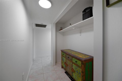 Condominio en alquiler en Hallandale Beach, Florida, 3 dormitorios, 165.37 m2 № 2060145 - foto 20