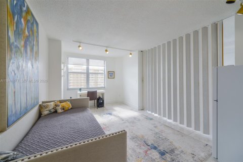 Condominio en alquiler en Hallandale Beach, Florida, 3 dormitorios, 165.37 m2 № 2060145 - foto 17