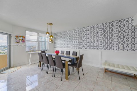 Condominio en alquiler en Hallandale Beach, Florida, 3 dormitorios, 165.37 m2 № 2060145 - foto 7