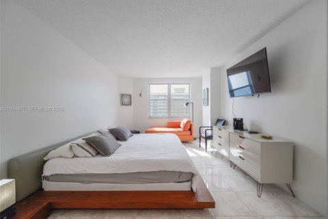 Condominio en alquiler en Hallandale Beach, Florida, 3 dormitorios, 165.37 m2 № 2060145 - foto 27