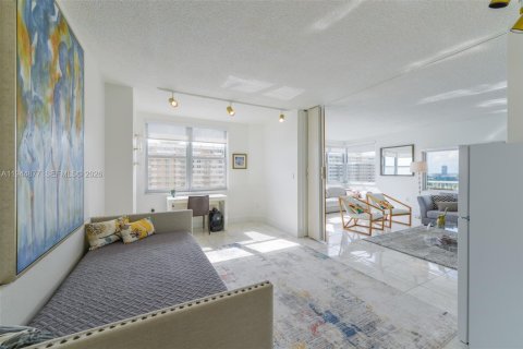 Condominio en alquiler en Hallandale Beach, Florida, 3 dormitorios, 165.37 m2 № 2060145 - foto 16