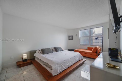Condominio en alquiler en Hallandale Beach, Florida, 3 dormitorios, 165.37 m2 № 2060145 - foto 26