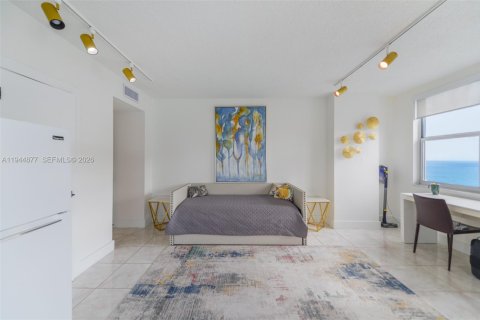 Condominio en alquiler en Hallandale Beach, Florida, 3 dormitorios, 165.37 m2 № 2060145 - foto 18