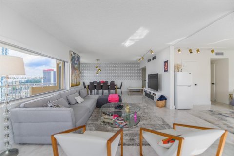 Condominio en alquiler en Hallandale Beach, Florida, 3 dormitorios, 165.37 m2 № 2060145 - foto 8