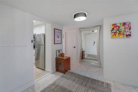 Condominio en alquiler en Hallandale Beach, Florida, 3 dormitorios, 165.37 m2 № 2060145 - foto 23