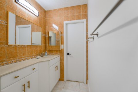 Condominio en alquiler en Hallandale Beach, Florida, 3 dormitorios, 165.37 m2 № 2060145 - foto 28