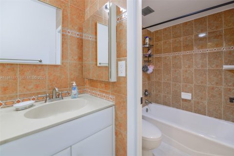 Condominio en alquiler en Hallandale Beach, Florida, 3 dormitorios, 165.37 m2 № 2060145 - foto 25