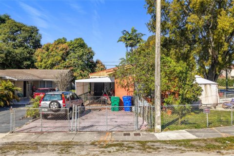 Immobilier commercial à vendre à Miami, Floride: 130.99 m2 № 2152635 - photo 8