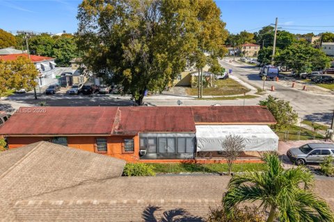 Immobilier commercial à vendre à Miami, Floride: 130.99 m2 № 2152635 - photo 3