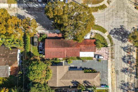 Commercial property in Miami, Florida 130.99 sq.m. № 2152635