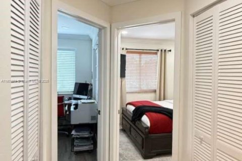 Снять в аренду таунхаус в Дирфилд-Бич, Флорида 3 спальни, 128.76м2, № 1954041 - фото 20