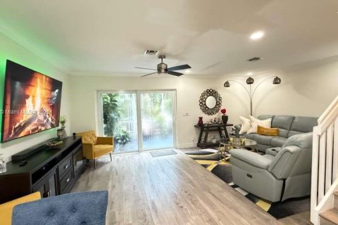 Снять в аренду таунхаус в Дирфилд-Бич, Флорида 3 спальни, 128.76м2, № 1954041 - фото 4