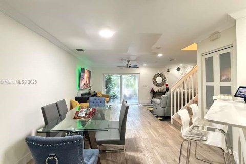 Снять в аренду таунхаус в Дирфилд-Бич, Флорида 3 спальни, 128.76м2, № 1954041 - фото 9