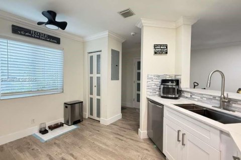 Снять в аренду таунхаус в Дирфилд-Бич, Флорида 3 спальни, 128.76м2, № 1954041 - фото 6