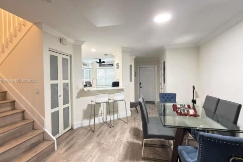 Снять в аренду таунхаус в Дирфилд-Бич, Флорида 3 спальни, 128.76м2, № 1954041 - фото 8