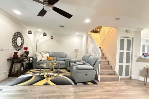 Снять в аренду таунхаус в Дирфилд-Бич, Флорида 3 спальни, 128.76м2, № 1954041 - фото 2