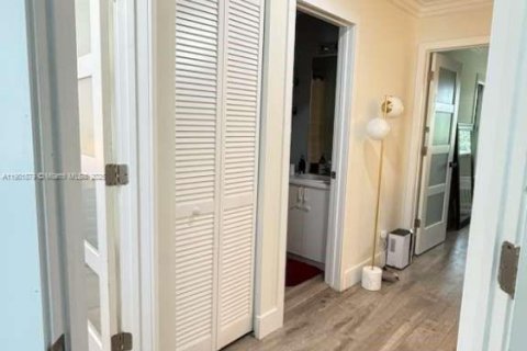 Снять в аренду таунхаус в Дирфилд-Бич, Флорида 3 спальни, 128.76м2, № 1954041 - фото 24