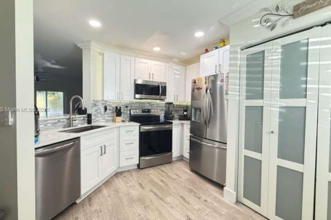 Снять в аренду таунхаус в Дирфилд-Бич, Флорида 3 спальни, 128.76м2, № 1954041 - фото 3