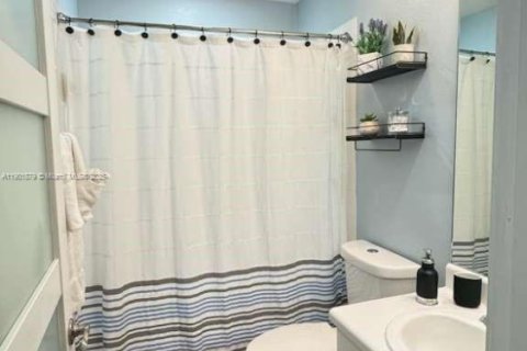 Снять в аренду таунхаус в Дирфилд-Бич, Флорида 3 спальни, 128.76м2, № 1954041 - фото 16