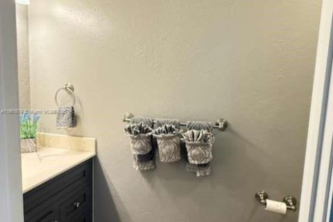 Снять в аренду таунхаус в Дирфилд-Бич, Флорида 3 спальни, 128.76м2, № 1954041 - фото 17