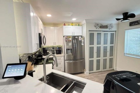 Снять в аренду таунхаус в Дирфилд-Бич, Флорида 3 спальни, 128.76м2, № 1954041 - фото 7