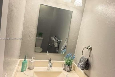 Снять в аренду таунхаус в Дирфилд-Бич, Флорида 3 спальни, 128.76м2, № 1954041 - фото 13