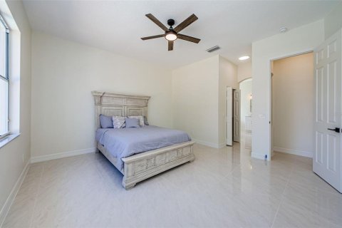 House in Tampa, Florida 4 bedrooms, 201.51 sq.m. № 1803383 - photo 30