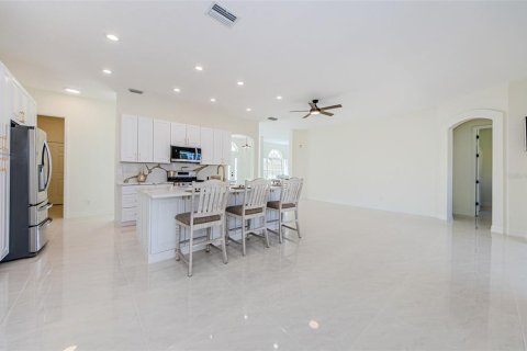 House in Tampa, Florida 4 bedrooms, 201.51 sq.m. № 1803383 - photo 15