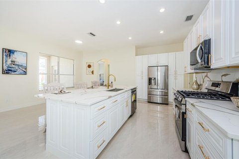 House in Tampa, Florida 4 bedrooms, 201.51 sq.m. № 1803383 - photo 17
