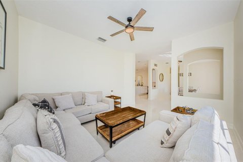 House in Tampa, Florida 4 bedrooms, 201.51 sq.m. № 1803383 - photo 14