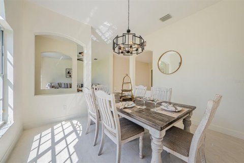 House in Tampa, Florida 4 bedrooms, 201.51 sq.m. № 1803383 - photo 10
