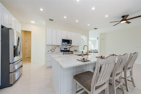 House in Tampa, Florida 4 bedrooms, 201.51 sq.m. № 1803383 - photo 23
