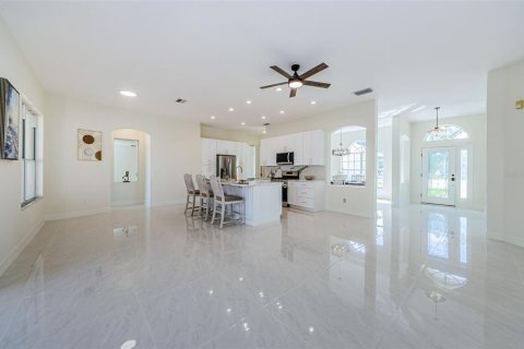 House in Tampa, Florida 4 bedrooms, 201.51 sq.m. № 1803383 - photo 16