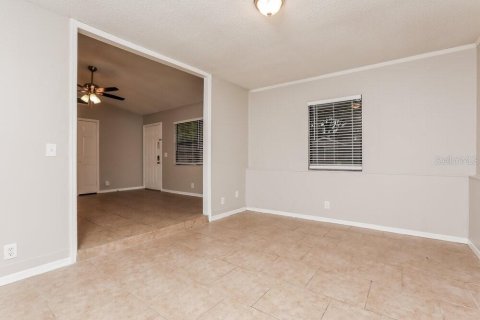 Villa ou maison à louer à Eustis, Floride: 3 chambres, 120.4 m2 № 2406976 - photo 5