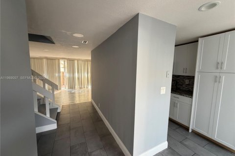 Casa en venta en Plantation, Florida, 5 dormitorios, 187.66 m2 № 2031866 - foto 8