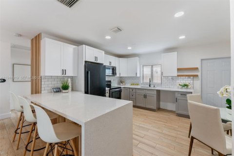 Casa en venta en Oakland Park, Florida, 3 dormitorios, 85.1 m2 № 2001964 - foto 8