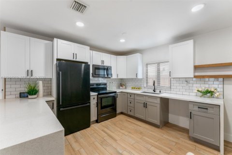 Casa en venta en Oakland Park, Florida, 3 dormitorios, 85.1 m2 № 2001964 - foto 9