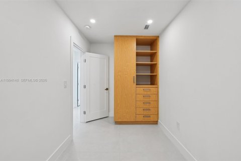 Villa ou maison à vendre à Miami, Floride: 5 chambres, 163.97 m2 № 2169340 - photo 28