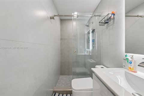 Villa ou maison à vendre à Miami, Floride: 5 chambres, 163.97 m2 № 2169340 - photo 11