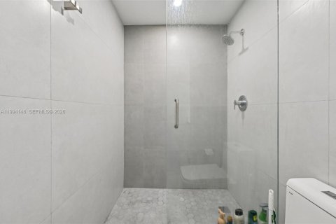 Villa ou maison à vendre à Miami, Floride: 5 chambres, 163.97 m2 № 2169340 - photo 16