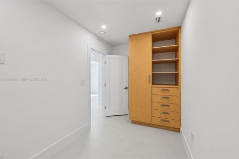 Villa ou maison à vendre à Miami, Floride: 5 chambres, 163.97 m2 № 2169340 - photo 27