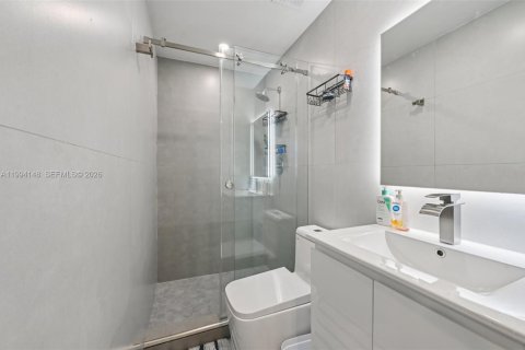 Villa ou maison à vendre à Miami, Floride: 5 chambres, 163.97 m2 № 2169340 - photo 13