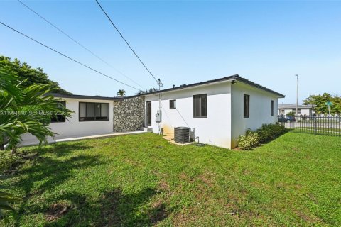 Villa ou maison à vendre à Miami, Floride: 5 chambres, 163.97 m2 № 2169340 - photo 5