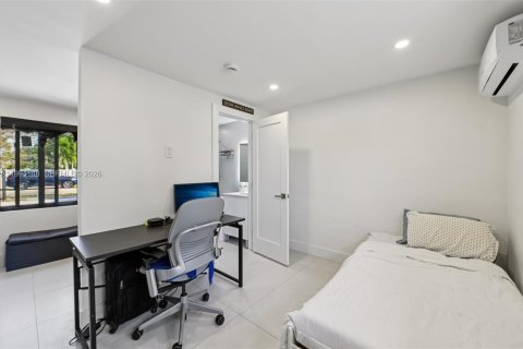 Villa ou maison à vendre à Miami, Floride: 5 chambres, 163.97 m2 № 2169340 - photo 14