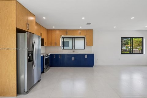 Villa ou maison à vendre à Miami, Floride: 5 chambres, 163.97 m2 № 2169340 - photo 8