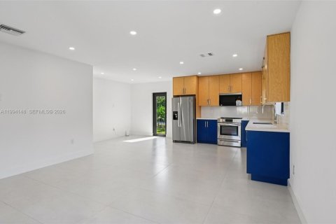 Villa ou maison à vendre à Miami, Floride: 5 chambres, 163.97 m2 № 2169340 - photo 7
