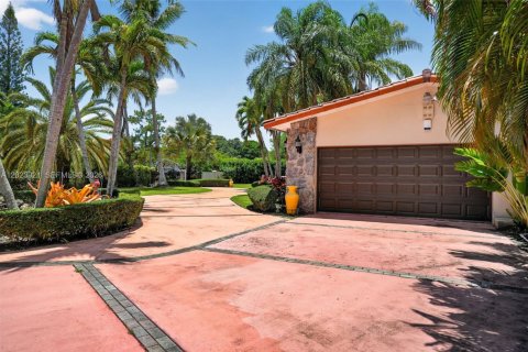 Villa ou maison à vendre à Miami, Floride: 4 chambres, 311.04 m2 № 2176109 - photo 4
