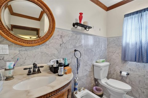 Villa ou maison à vendre à Miami, Floride: 4 chambres, 311.04 m2 № 2176109 - photo 9